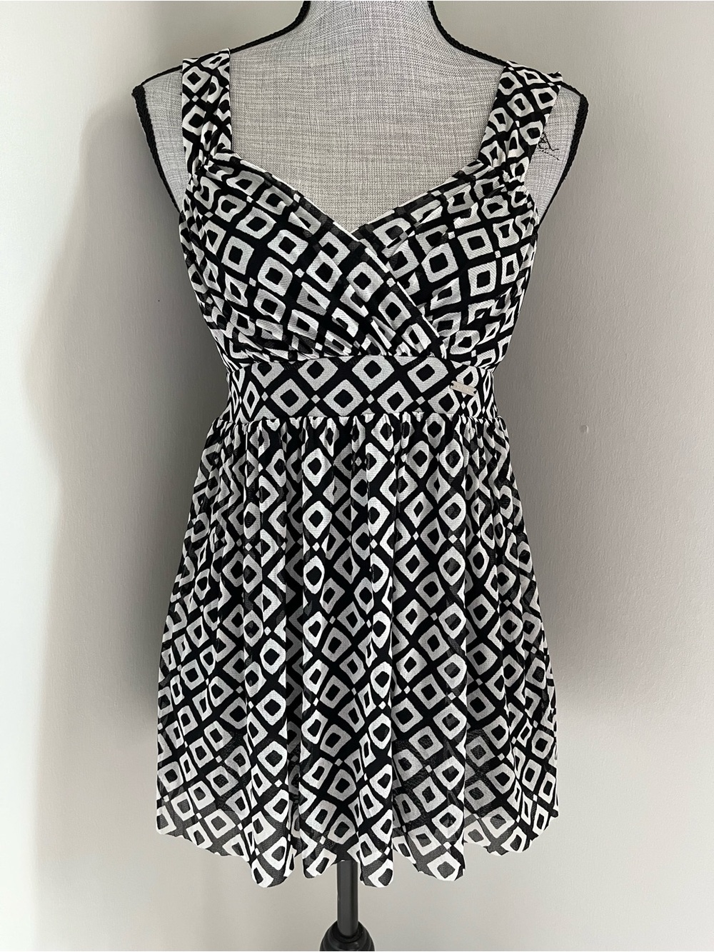 Michael Kors size M black and white graphic pattern flowy tank top